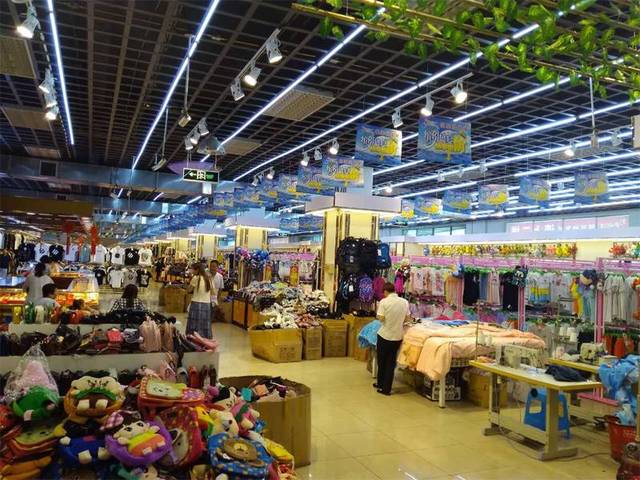 八鋼首家服裝批發城迎父親節，男士進店有禮驚喜不斷